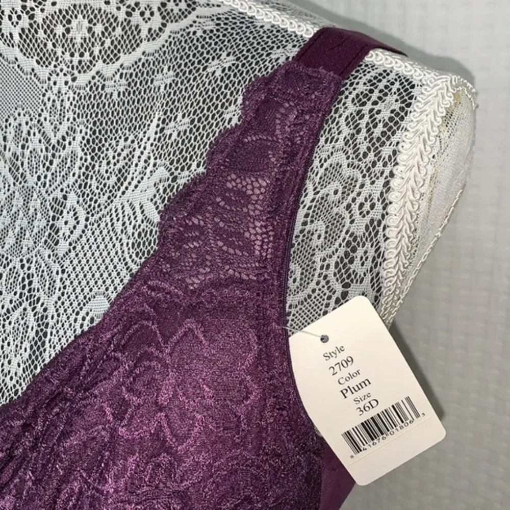 Elila purple/plum color lace underwire bra.  Size 36D. ‎ Adjustable straps.  New